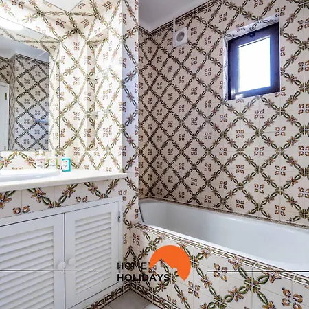 #254 T1 Confortavel Em By Holidays Apartament *